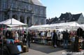 Maastricht - Buecher und Flohmarkt auf dem Markplatz vor dem Rathaus